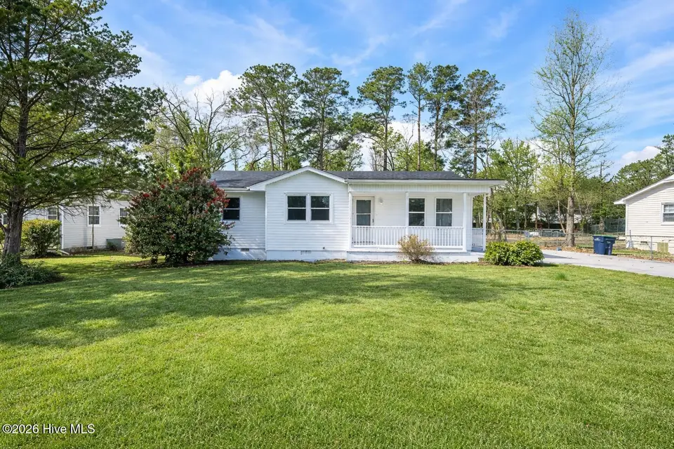 309 Lakewood Drive, Jacksonville, NC 28546 – photo 1 of 25: AI summer cover