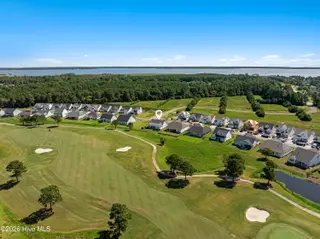 127 Windswept Lane, Beaufort, NC 28516 – photo 5: Beautiful home on Windswept Ln