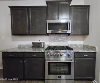 100 Bungalow Drive, New Bern, NC 28562 – photo 6: Kitchen Stove