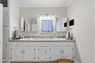 912 W Church Street, Elizabeth City, NC 27909 – photo 23: 2nd Floor Full Bathroom