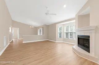 424 Commerce Avenue D, Morehead City, NC 28557 – photo 4: Living room