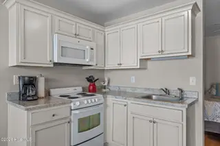 2401 W Fort Macon Road 136, Atlantic Beach, NC 28512 – photo 15: 14-web-or-mls-1S3A4973