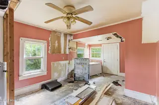 618 S 11th Street, Wilmington, NC 28401 – photo 9: 14-web-or-mls-DSC02966