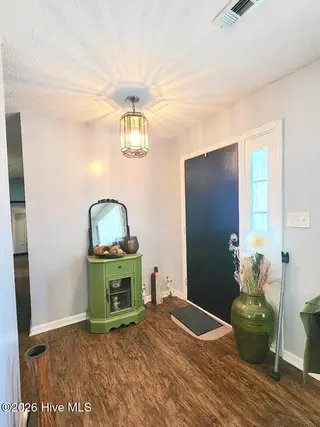 102 Fox Run Circle, Greenville, NC 27858 – photo 3: foyer