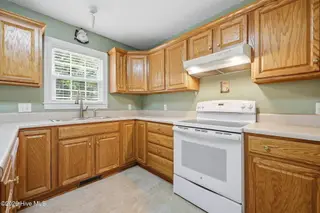 1828 Garner Road, Greenville, NC 27834 – photo 22: 23-web-or-mls-IMG_0014