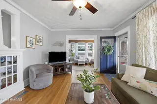 912 W Church Street, Elizabeth City, NC 27909 – photo 5: Entry & Living Room