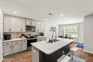 19 Evian Court, Hampstead, NC 28443 — 3-bedroom home in Hope Creek, Hampstead, NC, photo 17 of 49