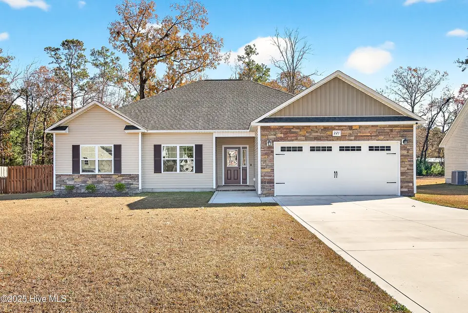 227 Westfield Drive, Richlands, NC 28574 – photo 1 of 31: 01
