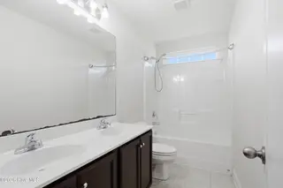 121 Grist Mill Drive, Havelock, NC 28532 – photo 11: Hall Bathroom