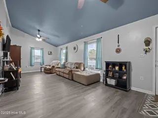 87 Crown Point Road, Hubert, NC 28539 – photo 5: Living Room