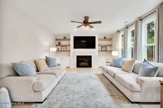 5004 Laurenbridge Lane, Wilmington, NC 28409 – photo 20: LIVING ROOM