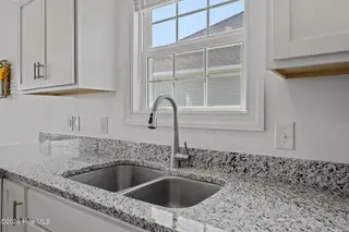 1010 Blue Water Boulevard, New Bern, NC 28562 – photo 20: 34-web-or-mls-DSC_2506