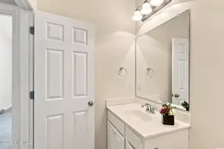 505 Village Green Drive A, Morehead City, NC 28557 – photo 19: Guest bathroom