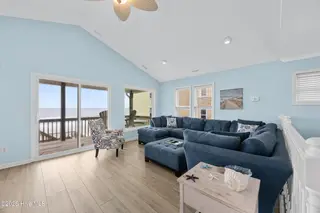 1004 N Shore Drive, Surf City, NC 28445 – photo 23: 28_living room