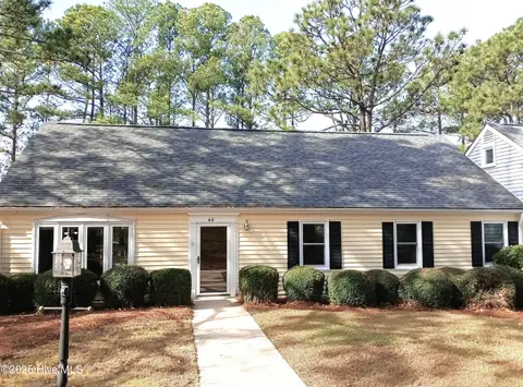 44 Village Green Cir, Southern Pines