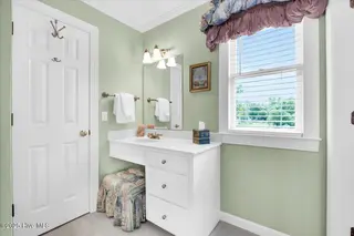 2313 New Orleans Place, Wilmington, NC 28403 — 4-bedroom home in Bradley Creek East, Wilmington, NC, photo 23 of 43: Bath in Bedroom 2