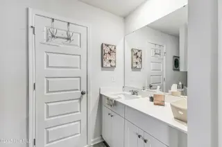 2049 Wild Indigo Circle NW, Calabash, NC 28467 – photo 21: Full Bathroom Upper Level