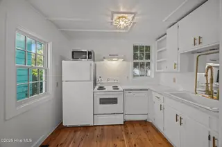 711 Queen Street, New Bern, NC 28560 – photo 6: Updated Kitchen