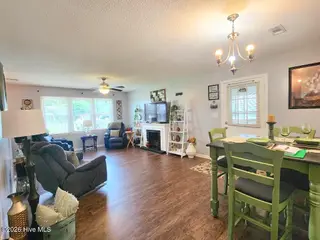 102 Fox Run Circle, Greenville, NC 27858 – photo 6: living2