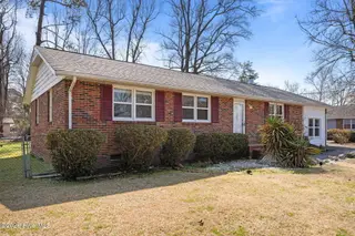 2909 Northwoods Drive, Jacksonville, NC 28540 – photo 5: 45-web-or-mls-2909 Northwoods Dr. 104