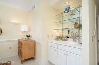4425 Arendell Street 303 Harborside Club At 70 West, Morehead City, NC 28557 – photo 16: Wet bar in dining area