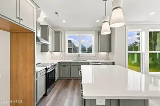 52 Pier View Court, Hampstead, NC 28443 — 3-bedroom waterfront home, Hampstead, NC, photo 16 of 60: 25_kitchen