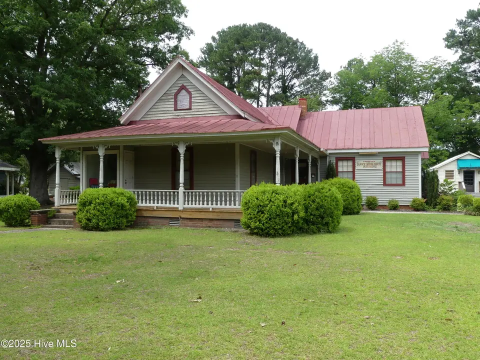 2707 Royall Avenue, Goldsboro, NC 27534 – photo 1 of 8: 2707 - Main Building