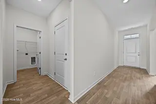516 Getaway Lane 121, Shallotte, NC 28470 — 3-bedroom home in Summers Walk, Shallotte, NC, photo 4 of 25: 8_hallway