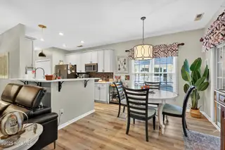 814 SW Mackay Court, Wilmington, NC 28412 — 4-bedroom home in Lords Creek, Wilmington, NC, photo 17 of 34: Image 16