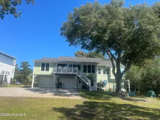 516 Twisted Oak Lane, Sunset Beach, NC 28468 — 3-bedroom home in Waterway Oaks, Sunset Beach, NC, photo 2 of 13: IMG_7602[1]