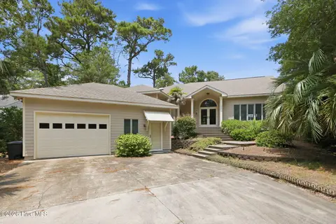 142 Oakleaf Drive, Pine Knoll Shores