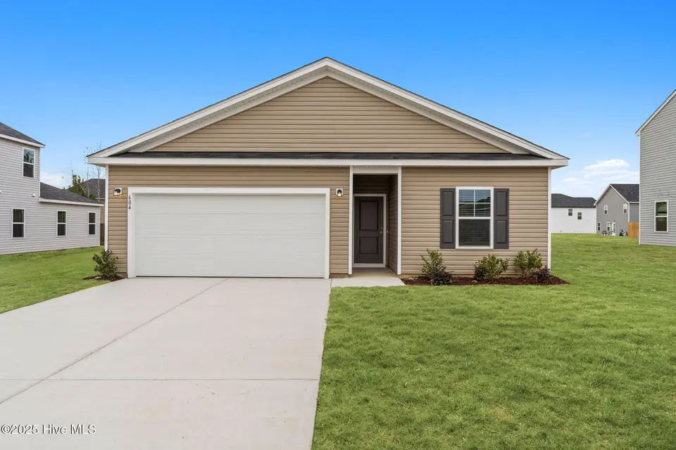 604 S Squires Run Lane, Richlands, NC 28574 – photo 1 of 45: Home Front