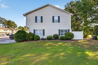 41 Pirates Cove Drive, Swansboro, NC 28584 – photo 4: 41 Pirate- side