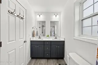800 Compass Drive, Elizabeth City, NC 27909 — 3-bedroom home in Hunters Lake, Elizabeth City, NC, photo 19 of 39: Primary Bathroom
