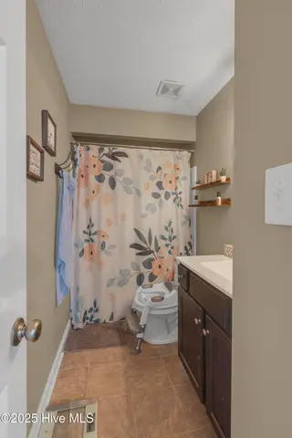 406 Hunting Green Drive, Jacksonville, NC 28546 – photo 17: 425A0225