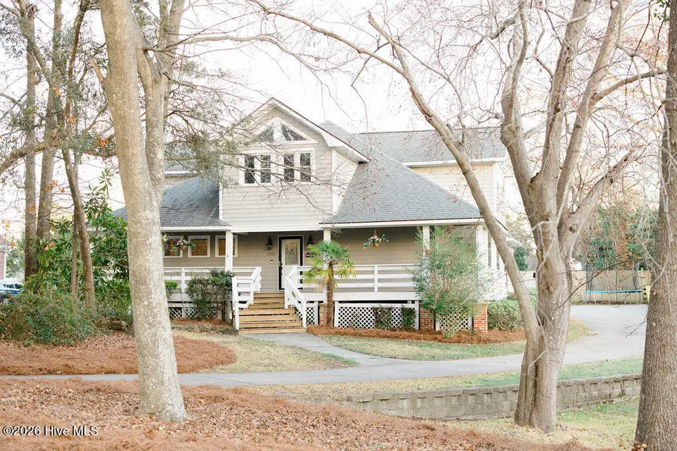 125 Francis Marion Drive, Wilmington, NC 28411 – photo 1 of 33: HouseRound1-23