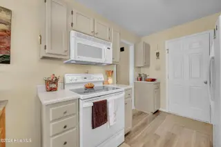 819 Bay Blossom Drive, Wilmington, NC 28411 – photo 11: 011_img_1367_824