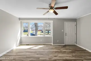 317-319 Starling Street, Jacksonville, NC 28540 — 4-bedroom home, Jacksonville, NC, photo 12 of 57: IMG_1304
