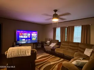 910 Mccaskill Drive, Kinston, NC 28501 — 4-bedroom manufactured home, Kinston, NC, photo 2 of 27: IMG_6134