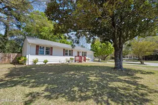700 Henderson Drive, Jacksonville, NC 28540 – photo 4: 4-web-or-mls-03