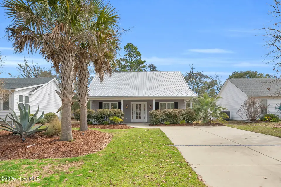 158 NE 5th Street, Oak Island, NC 28465 – photo 1 of 43: 158NE5th00001