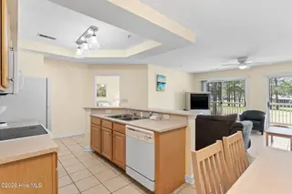 1215 N Middleton Drive NW Apt 3005, Calabash, NC 28467 — 2-bedroom condo in Brunswick Plantation, Calabash, NC, photo 5 of 34: 11-web-or-mls-cammediallc.com (6 of 44)