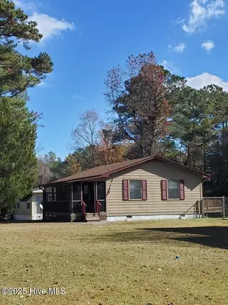 113 Quail Point Drive, Hubert, NC 28539 — 2-bedroom home in Quail Point, Hubert, NC, photo 2 of 21