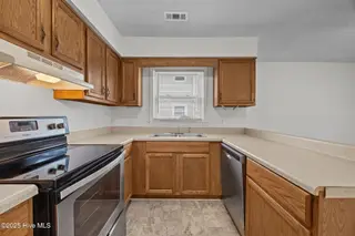 125 W Victoria Court A, Greenville, NC 27834 – photo 7: 13-web-or-mls-IMG_8004