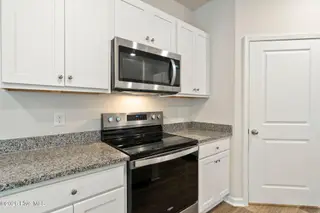3583 Whaley Way NW, Ash, NC 28420 — 3-bedroom townhome in Brunswick Plantation, Ash, NC, photo 10 of 34: Kitchen