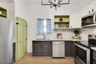 402 S 5th Avenue, Wilmington, NC 28401 – photo 18: Updated kitchen
