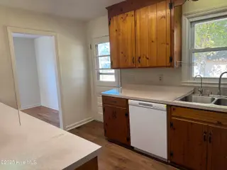 121 Laurel Drive, Wilmington, NC 28401 — 3-bedroom home in Wrightsboro Acres, Wilmington, NC, photo 5 of 18: Laurel Kitchen 2