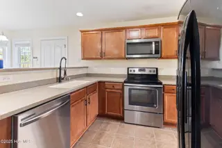 915 Savannah Drive, Jacksonville, NC 28546 – photo 17: 48-web-or-mls-IMG_0669