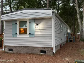 9230 Bonaparte Drive SW, Calabash, NC 28467 — 2-bedroom manufactured home in Bonaparte Retreat, Calabash, NC, photo 2 of 24