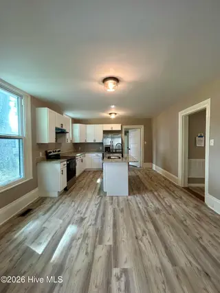 414 N Center Street, Mount Olive, NC 28365 – photo 7: IMG_2104